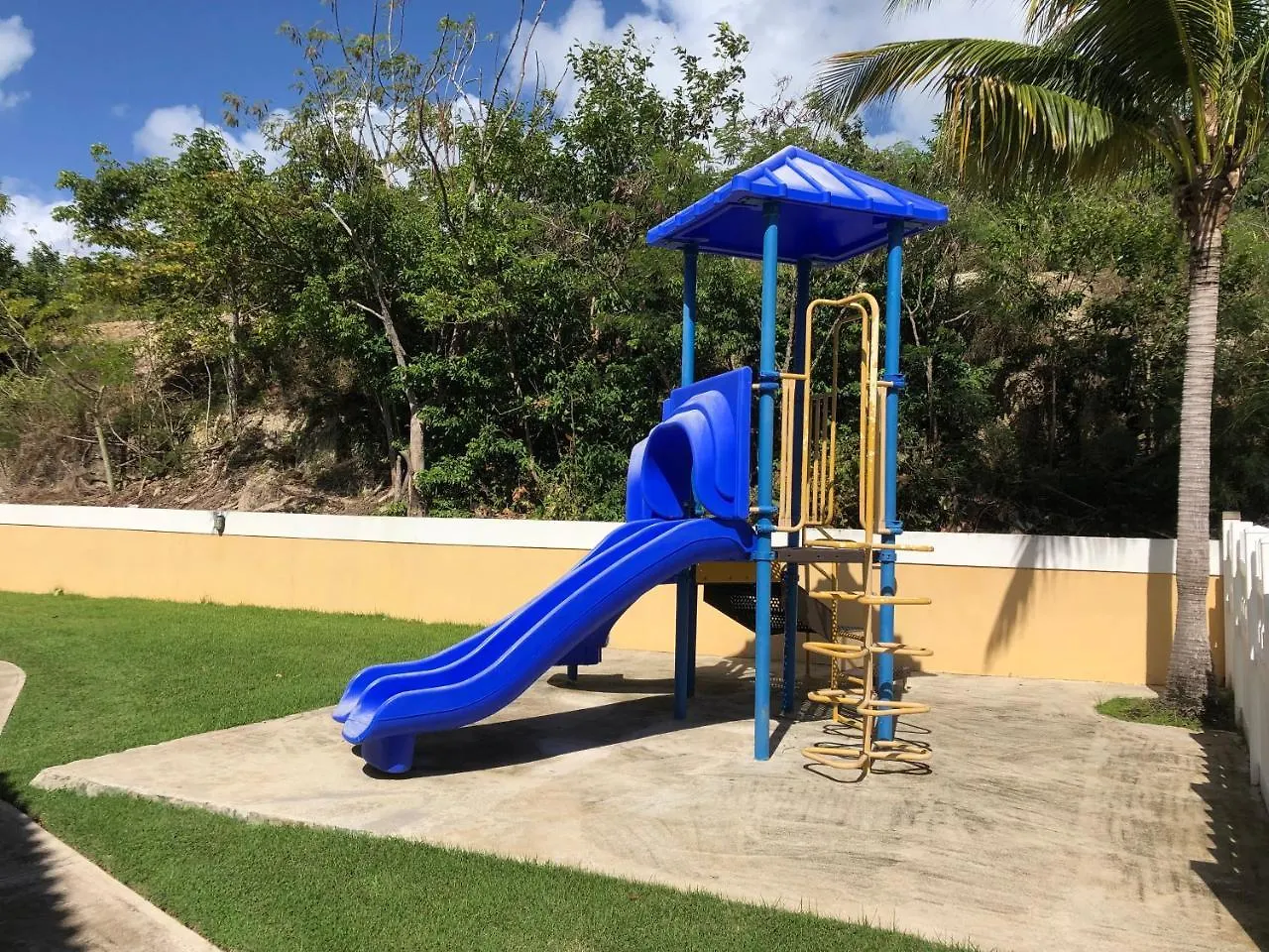 Palmas Del Mar 3 Bedroom 2 Bathroom @ Villas De Palmas II Humacao Daire